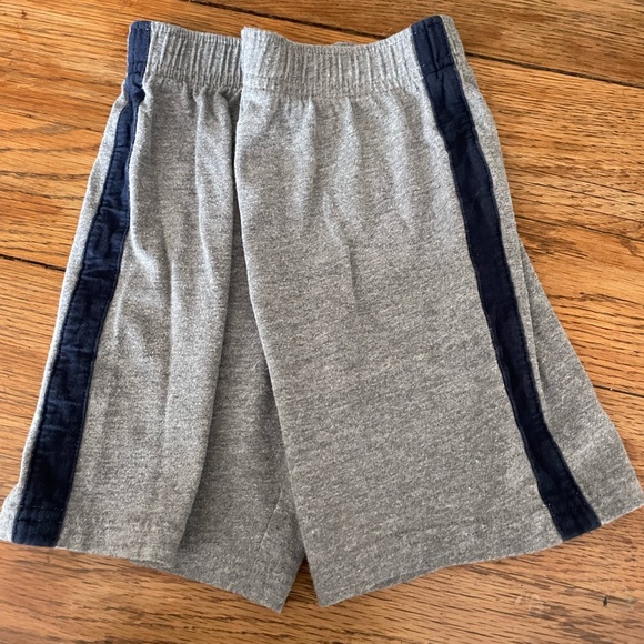 3 pairs of boys knit shorts size 4T - Picture 6 of 6
